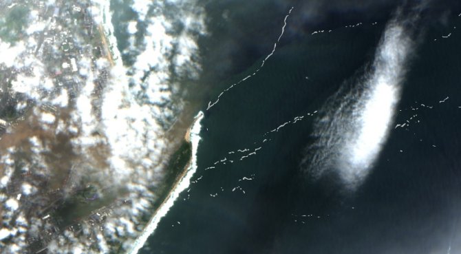 Een beeld van een Sentinel-2 satelliet met aantekeningen van een expert. Hierop is te zien waar het afval de Indische Oceaan in drijft (foto: ESA)