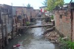 Houses next to a canal in Recife. Photo by Martijn Koster.