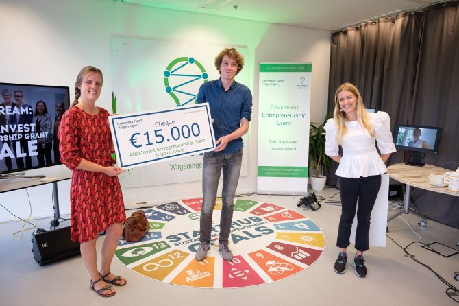 Iris Houthoff and Mylium volunteer Hugo Hoenink with Heleen van Poecke. Photo: Guy Ackermans