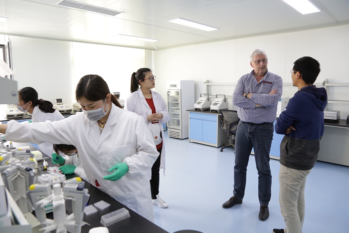 Bezoek aan het lab van de Shouguang Vegetable Corporation in 2018. Foto: Richard Visser