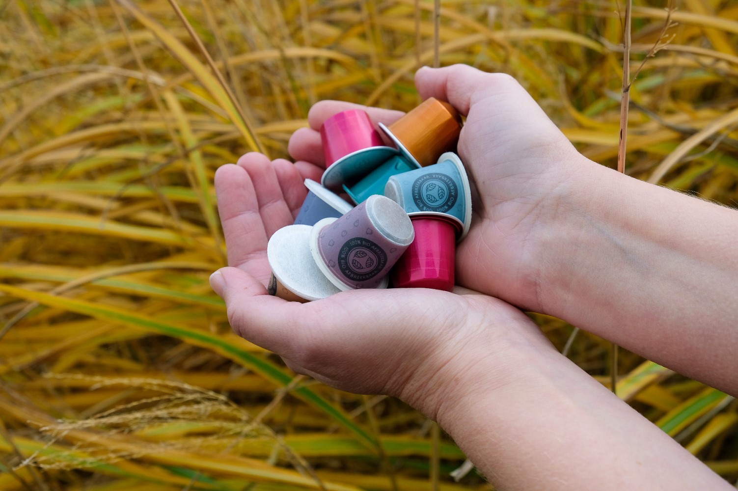 Grofweg driekwart van de capsules is gemaakt van aluminium, de overige van conventioneel plastic of van composteerbaar biobased plastic. Foto: WUR