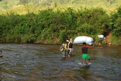 Large expedition to one of our remote field sites: Miaranony, with a team of four researchers, 3 guides, one cook and 22 porters