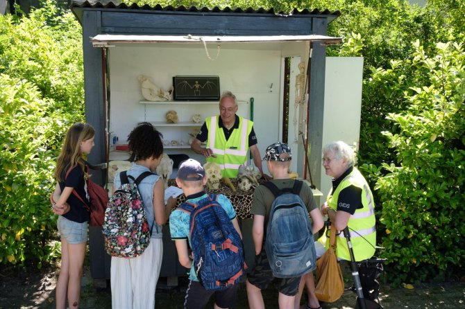 Children learn more about biodiversity during their visit to the zoo