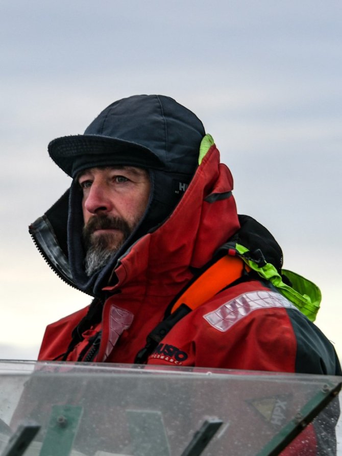 Bram Feij (NIOZ) is counting seabirds and marine mammals (photo: André Meijboom)