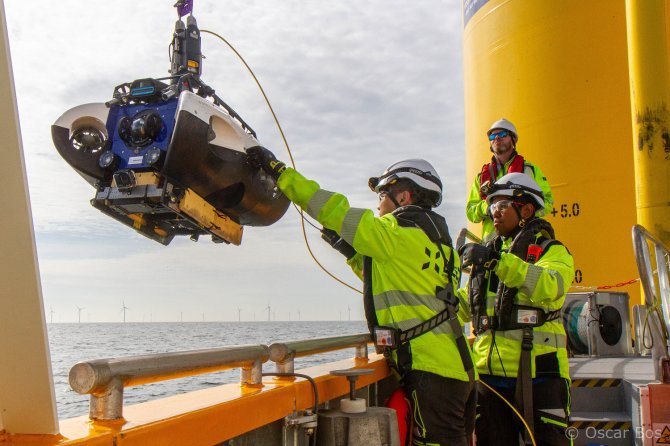 Researchers use this underwater drone to film benthos life in offshore wind farms. Photo: Oscar Bos.