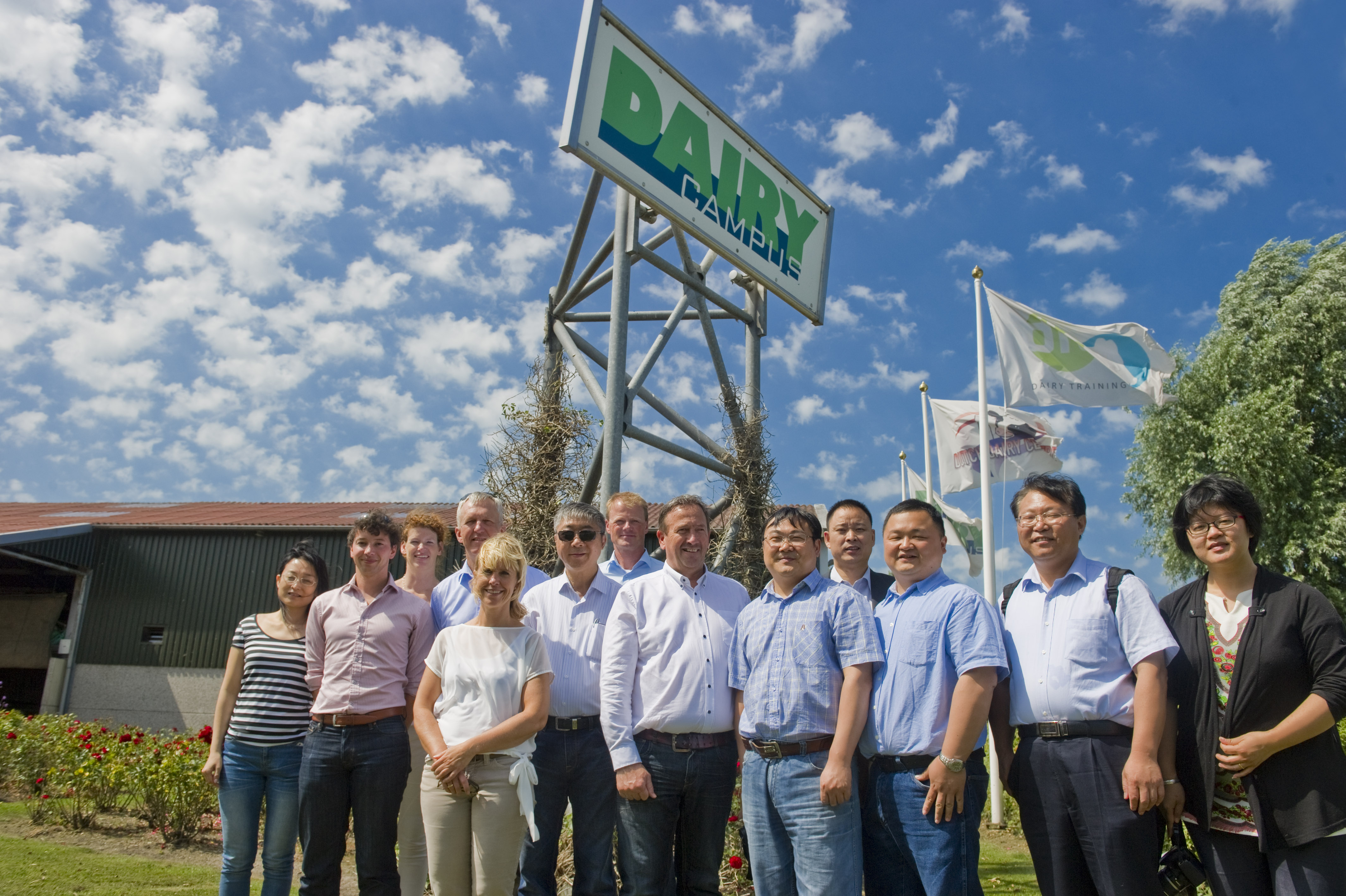 Chinese delegations learning about the Dutch dairy industry during the first Dutch Dairy Experience (2014) at the Dairy Campus in Leeuwarden. Kees de Koning (light blue shirt, centre) and to his right Professor Li Shengli, director of the Sino-Dutch Dairy Development Centre and professor at China Agricultural University. Photo: Dairy Campus WUR