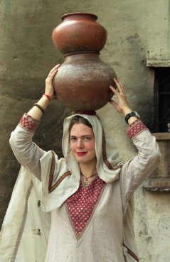 Marije in India 2003.JPG