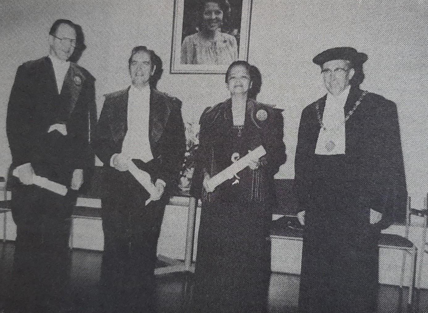 Prof. Dr Gelia T. Castillo, after promotion to WU honorary doctor on WU Dies Natalis on 9 March 1983, together with Rector Prof. Dr C.C. Oosterlee and the two other honorary doctors, H. de Bakker and J. Gremmen. Source: Wagenings Hogeschoolblad 11 March 1983, p. 4; photographer: Rein Heij
