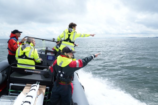 Photo 1: Research team in action (credits: Steve Geelhoed)