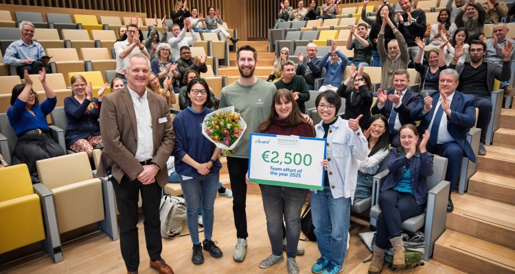 Een van de winnaars van de Research Award 2025, de EPS postdoc council