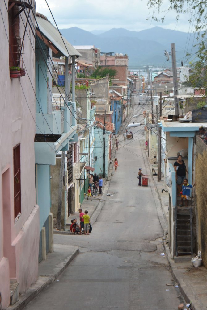 Street view Santiago de Cuba. Photo by Martijn Koster. 