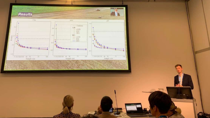 Jonas Schmidinger presenteert zijn werk in digital soil mapping