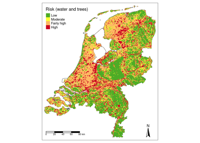 Figure 2. The degree of HPAI infection risk on poultry farms in relation to the amount of water surface and the amount of forest/trees within a 500 m radius of a poultry farm (risk low (low): water surface < 2.2 ha independent of surface forest/trees or water surface 2.2 - 3.2 ha in combination with surface forest/trees ≥ 0.1 ha; risk moderate (moderate): water surface 2.2 - 3. 2 ha in combination with surface forest/trees < 0.1 ha or water surface 3.2 - 4.5 ha in combination with surface forest/trees≥ 0.1 ha; risk elevated (fairly high): water surface 3.2 - 4.5 ha in combination with surface forest/trees < 0.1 ha or water surface ≥ 4.5 ha in combination with surface forest/trees ≥ 0.1 ha; risk high: water surface ≥ 4.5 ha in combination with surface forest/trees < 0.1 ha).