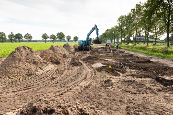 De houtsnipperreactor wordt afgedekt (credits: Deltares)