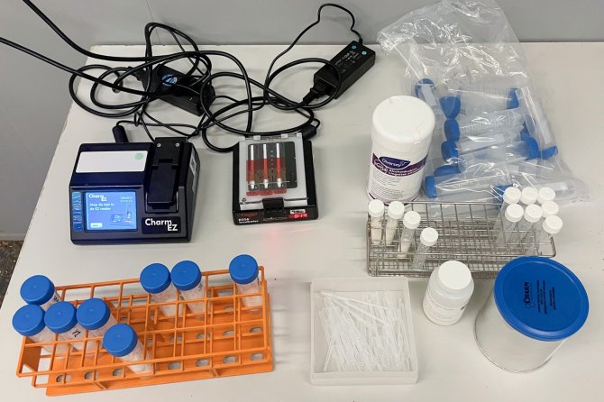 The antibiotics rapid test setup at the farm. Photo: WUR